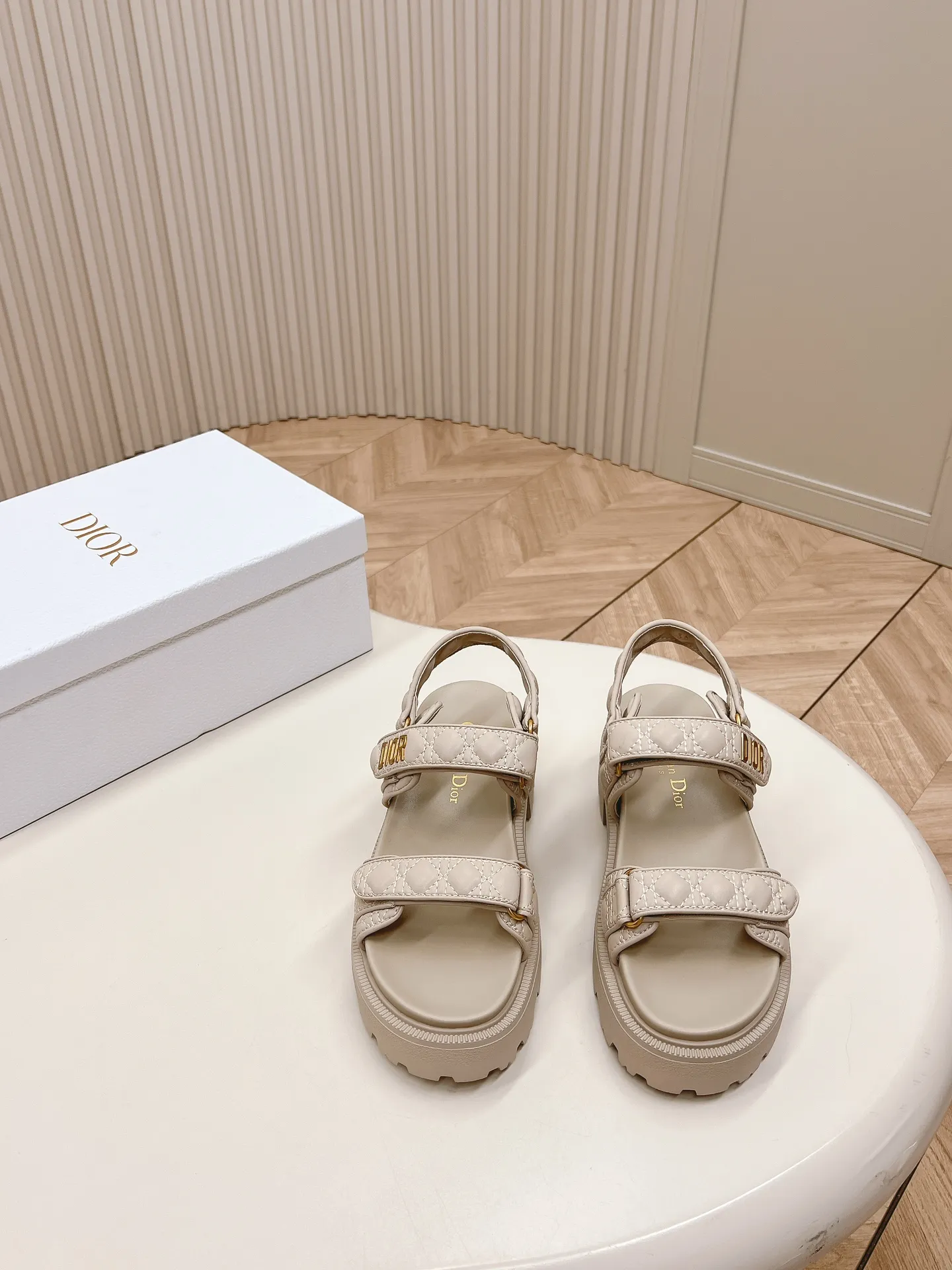👟👟Ex-factory price 520👟👟 2024Dior Classic Velcro high-heeled sandals and slippers series original replica high version super durable and versatile style very comfortable on the foot, slim and tall, original leather upper, original d hardware buckle, original TPU outsole Heel height is about cm Size: 35-42